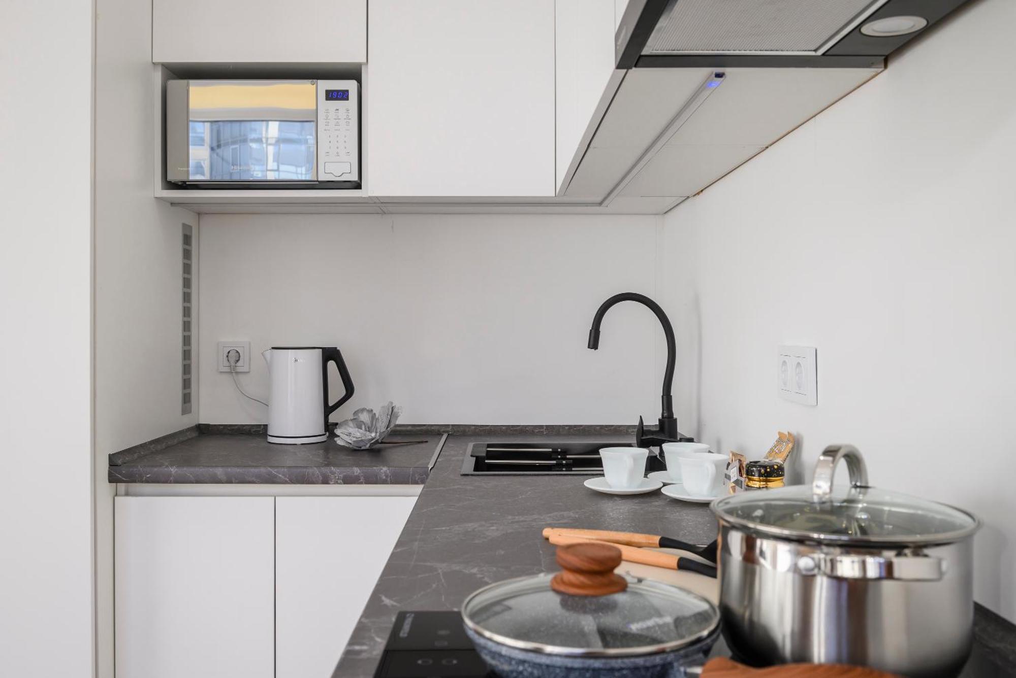Five Business-Class Rooms In R-House Near Mega Center Алма Ата Екстериор снимка