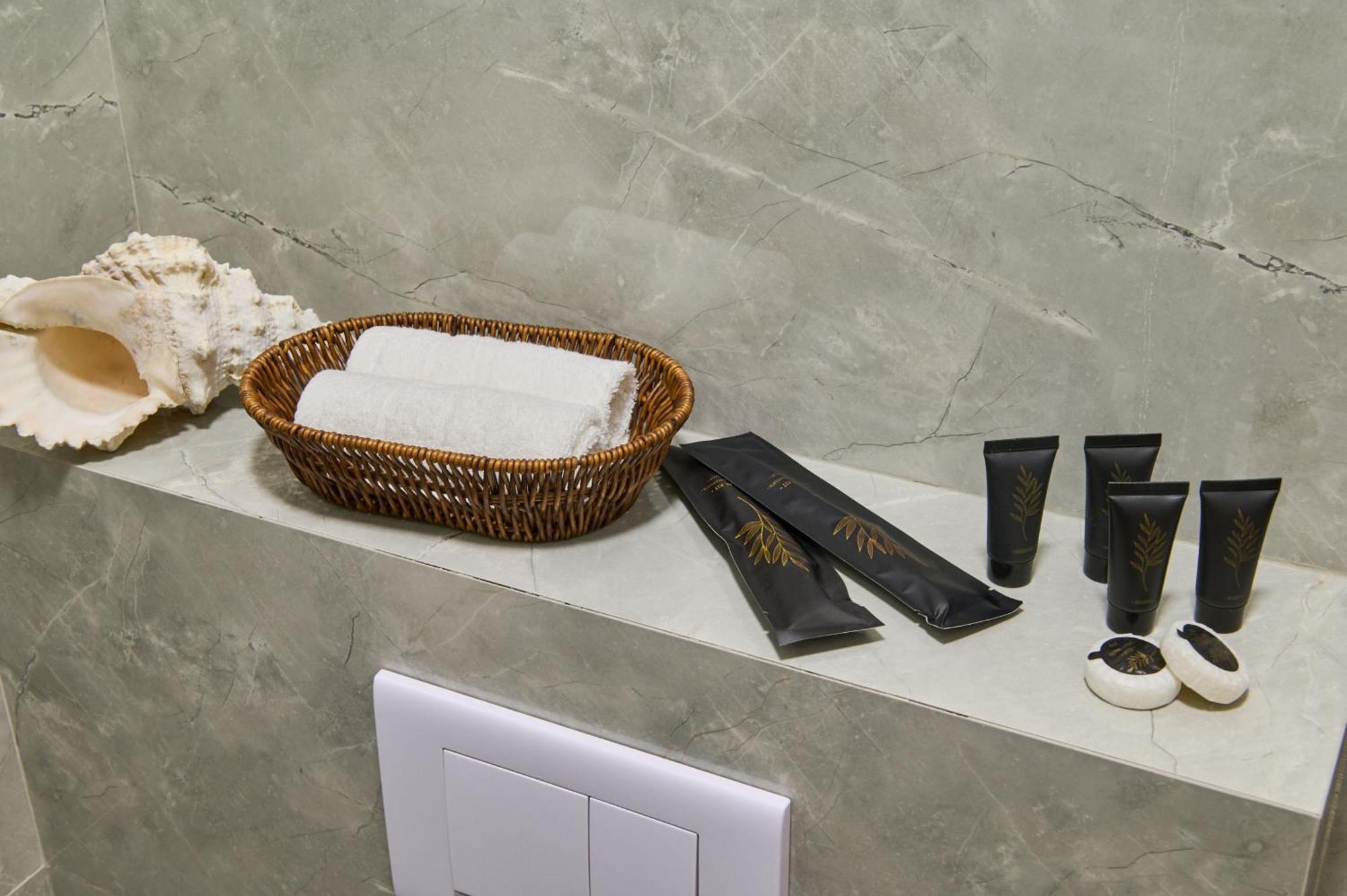 Five Business-Class Rooms In R-House Near Mega Center Алма Ата Екстериор снимка